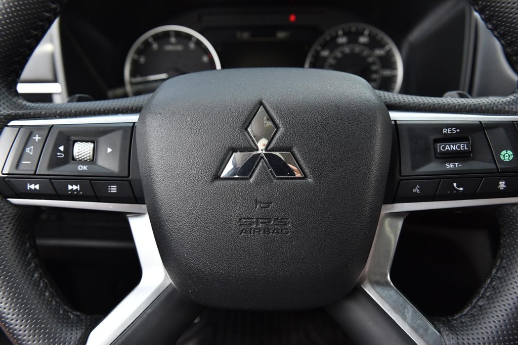Mitsubishi Outlander Vehicle Full-screen Gallery Image 22