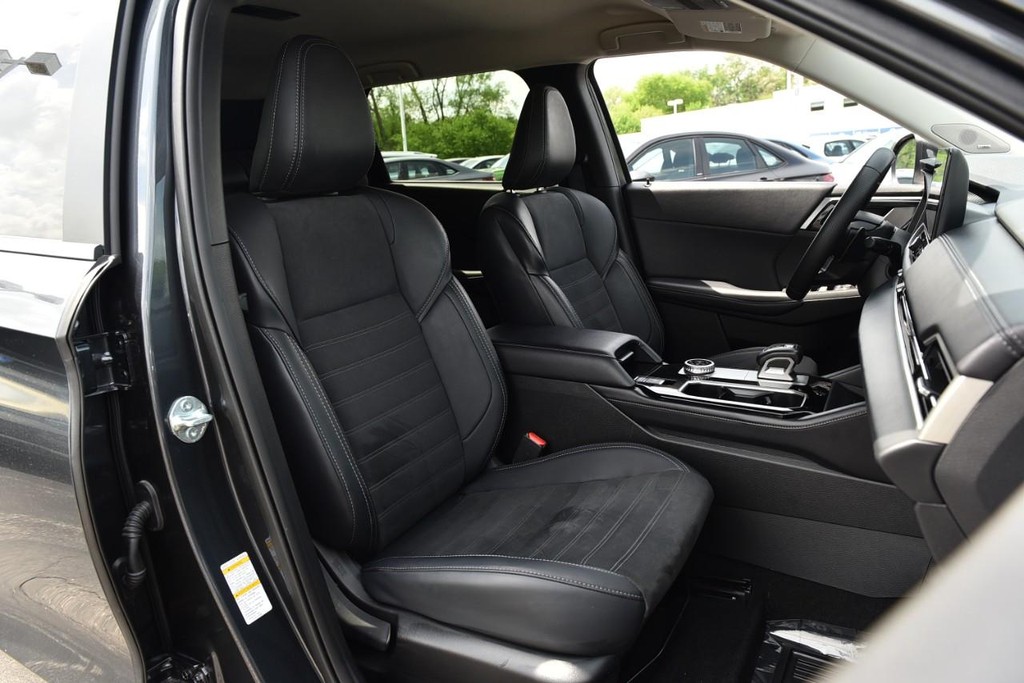 Mitsubishi Outlander Vehicle Full-screen Gallery Image 24