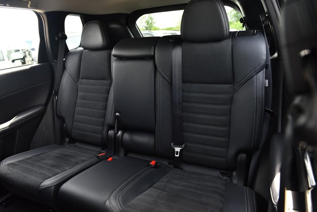 Mitsubishi Outlander Vehicle Full-screen Gallery Image 25