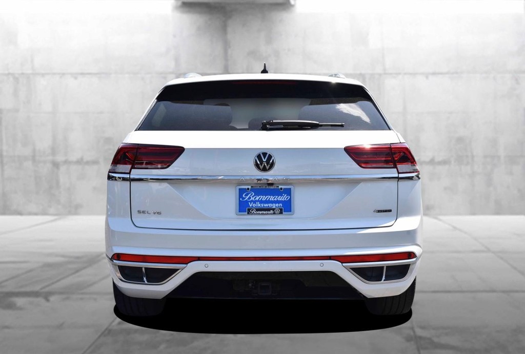 Volkswagen Atlas Cross Sport Vehicle Full-screen Gallery Image 6