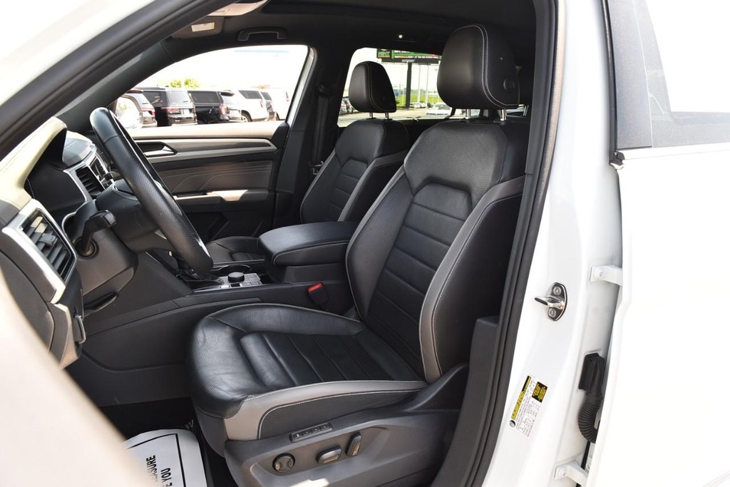 Volkswagen Atlas Cross Sport Vehicle Full-screen Gallery Image 19