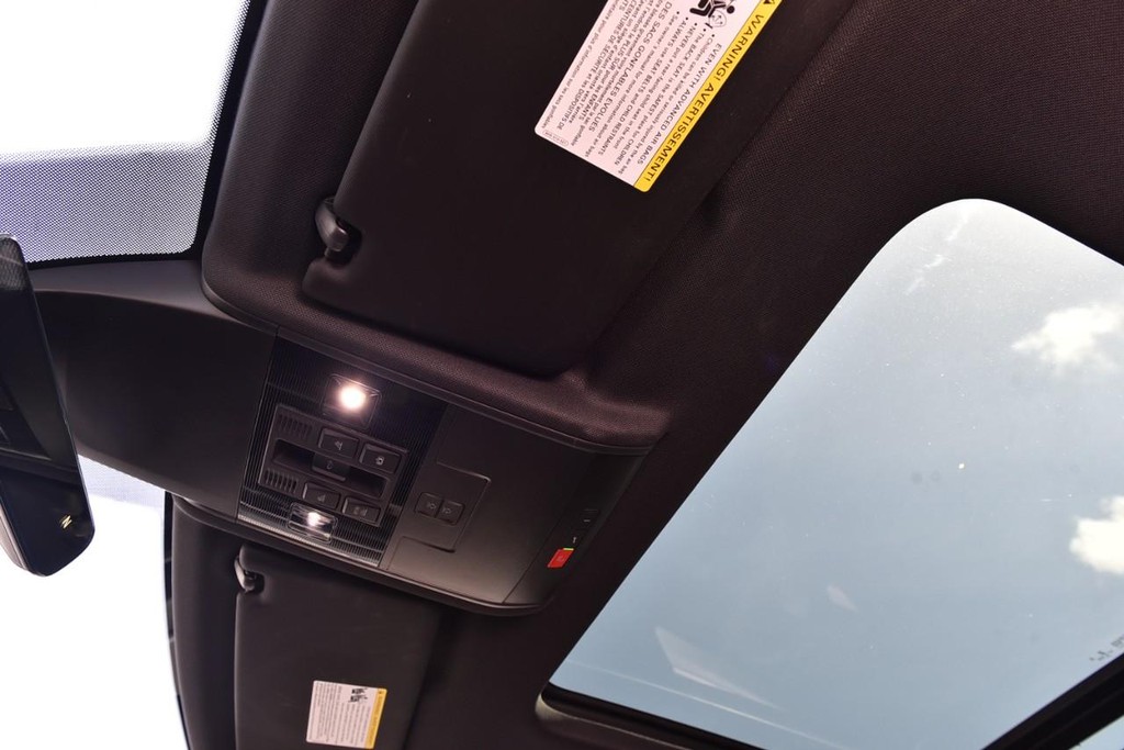 Volkswagen Atlas Cross Sport Vehicle Full-screen Gallery Image 21