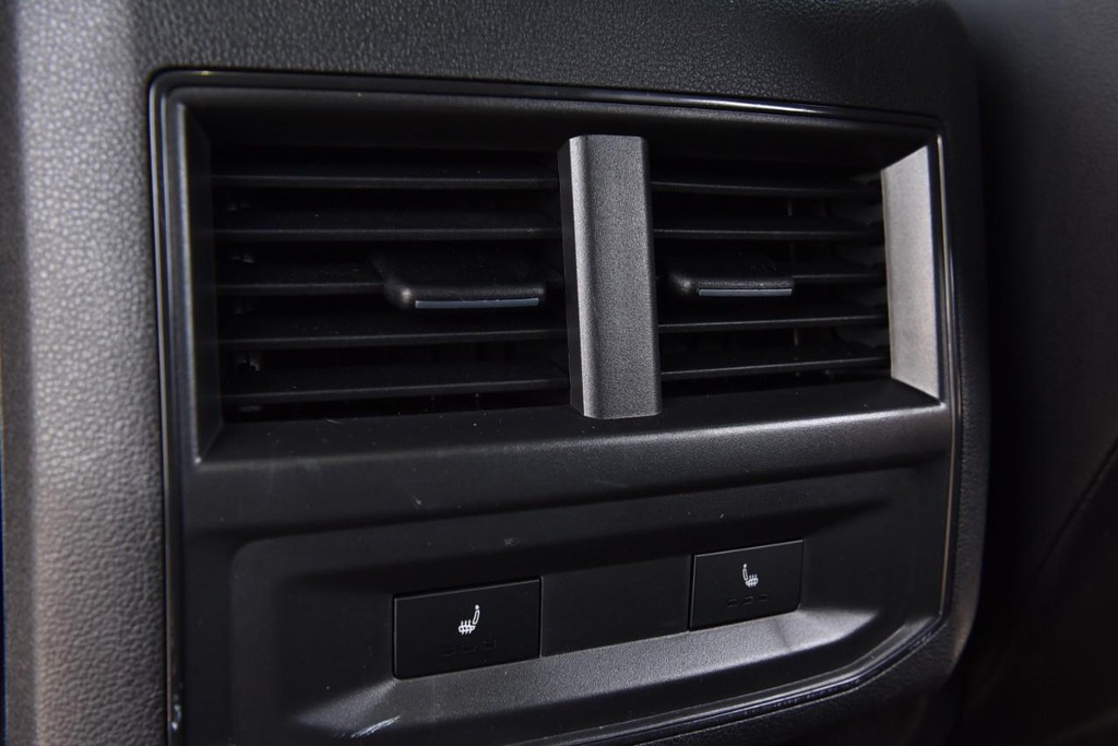Volkswagen Atlas Cross Sport Vehicle Full-screen Gallery Image 23
