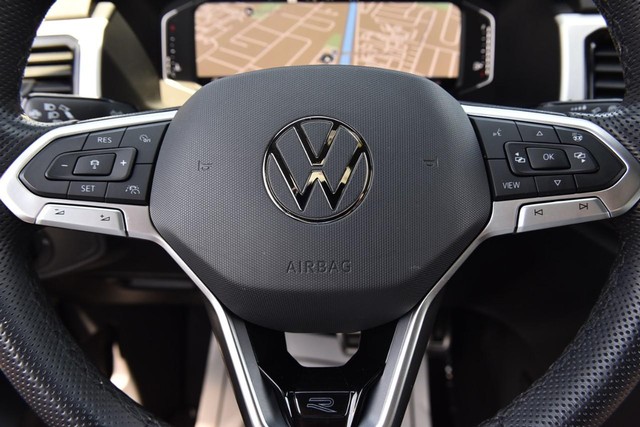 Volkswagen Atlas Cross Sport Vehicle Image 18