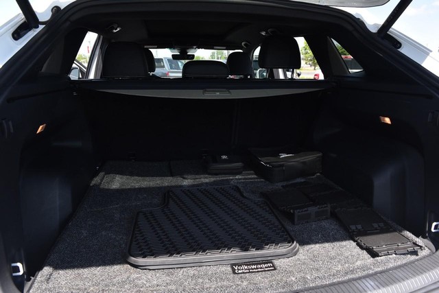 Volkswagen Atlas Cross Sport Vehicle Image 25