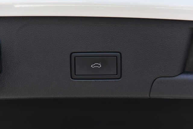 Volkswagen Atlas Cross Sport Vehicle Image 26