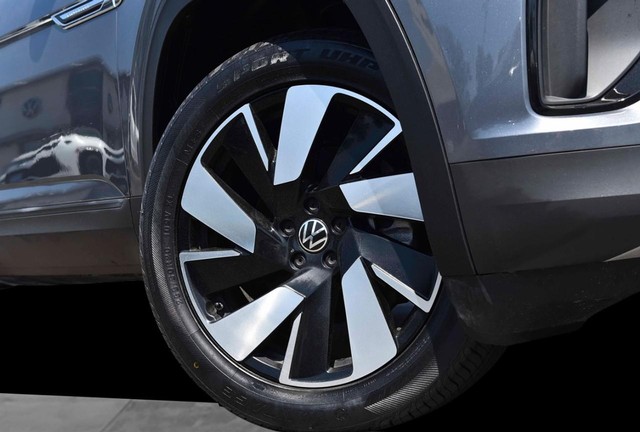 Volkswagen Atlas Cross Sport Vehicle Image 03