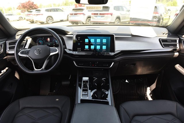 Volkswagen Atlas Cross Sport Vehicle Image 07