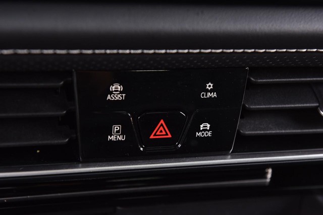 Volkswagen Atlas Cross Sport Vehicle Image 15
