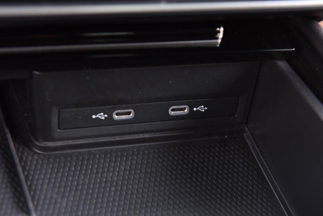 Volkswagen Atlas Cross Sport Vehicle Image 16