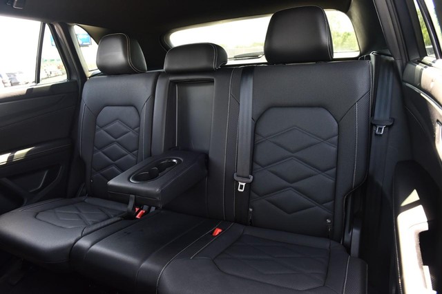Volkswagen Atlas Cross Sport Vehicle Image 21