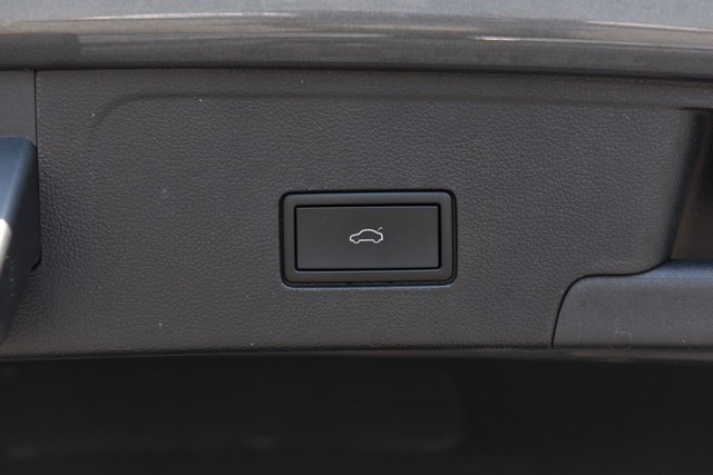 Volkswagen Atlas Cross Sport Vehicle Image 25