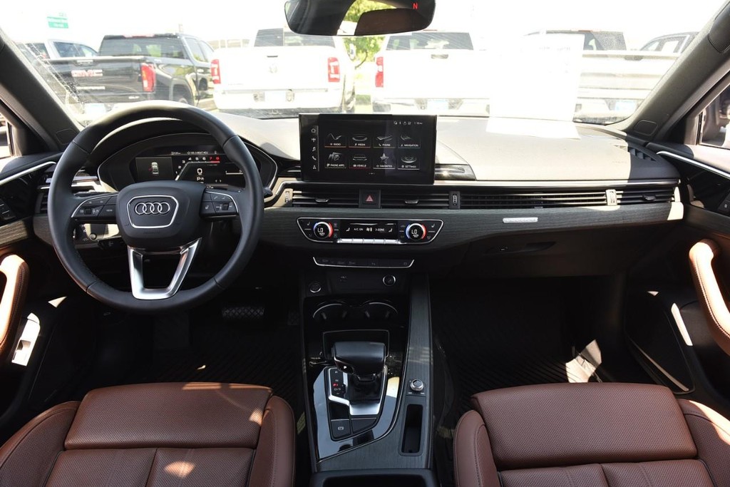 Audi A4 Sedan Vehicle Full-screen Gallery Image 7