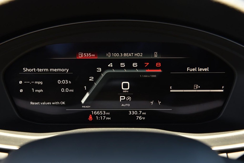 Audi A4 Sedan Vehicle Full-screen Gallery Image 14