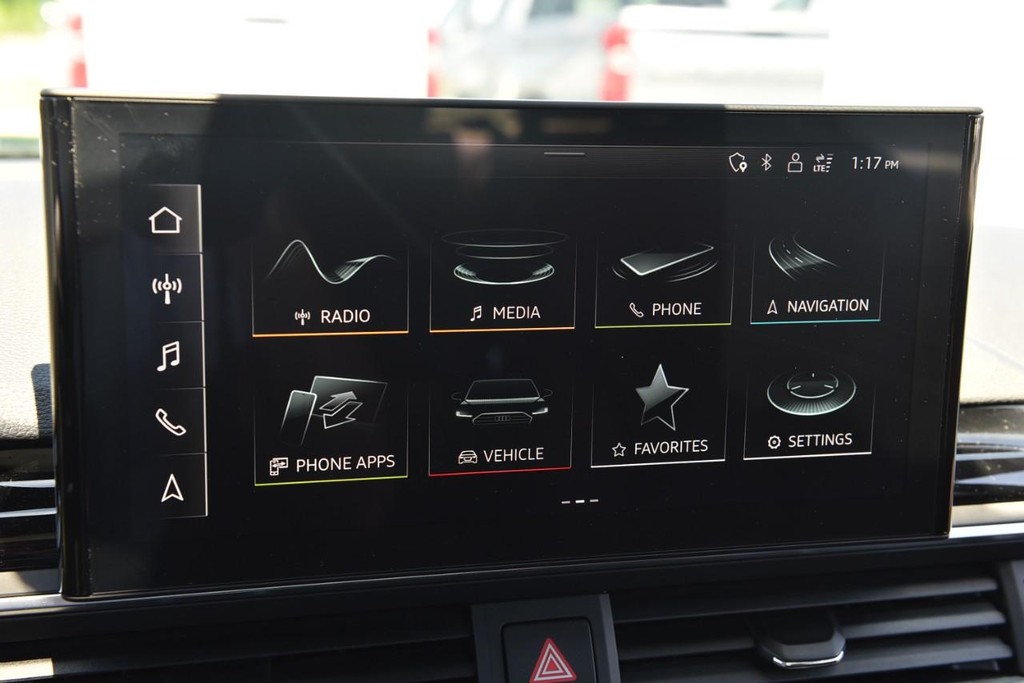 Audi A4 Sedan Vehicle Full-screen Gallery Image 17