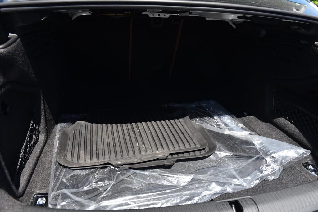 Audi A4 Sedan Vehicle Full-screen Gallery Image 29