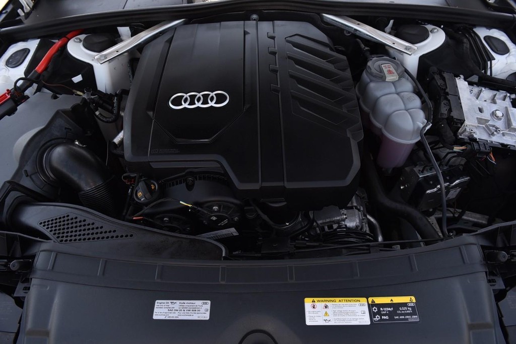 Audi A4 Sedan Vehicle Full-screen Gallery Image 30