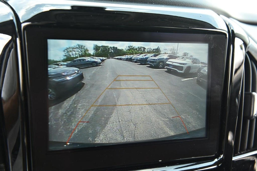 Chevrolet Traverse Vehicle Full-screen Gallery Image 13