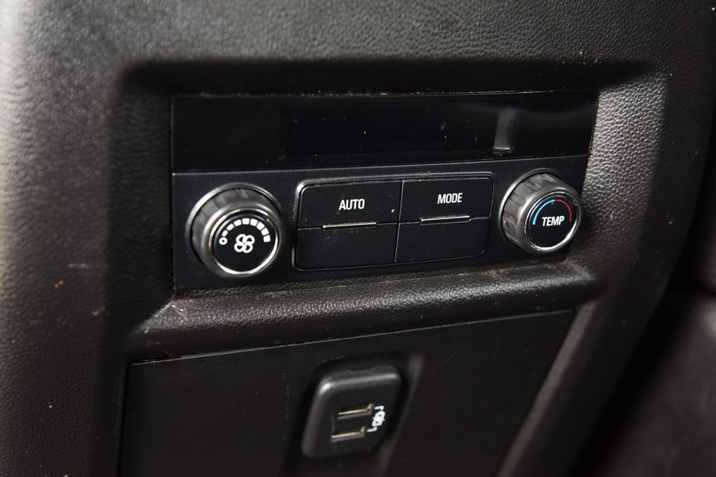 Chevrolet Traverse Vehicle Full-screen Gallery Image 23