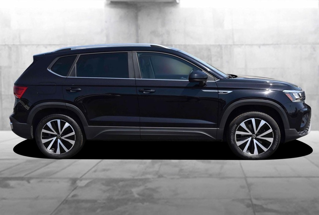 Volkswagen Taos Vehicle Full-screen Gallery Image 5