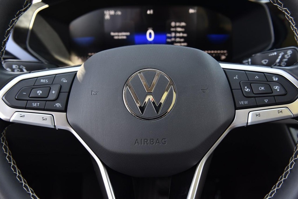 Volkswagen Taos Vehicle Full-screen Gallery Image 18
