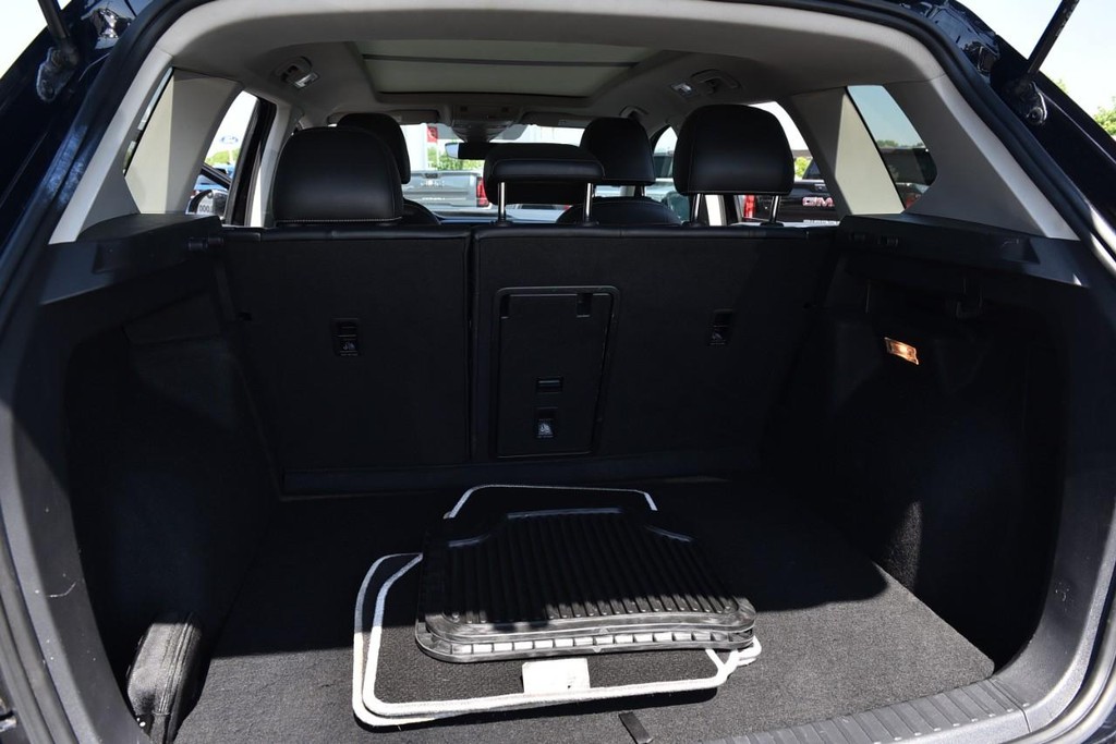 Volkswagen Taos Vehicle Full-screen Gallery Image 25
