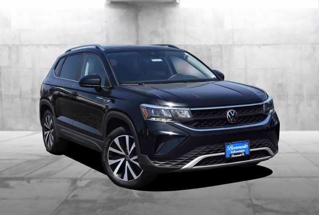 Volkswagen Taos Vehicle Image 02