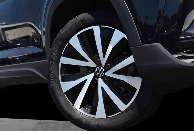 Volkswagen Taos Vehicle Image 03