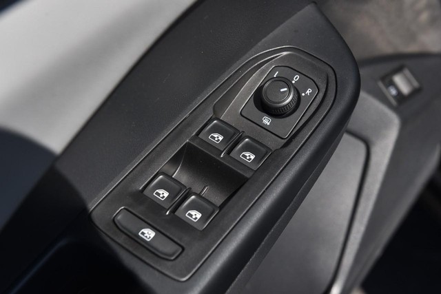 Volkswagen Taos Vehicle Image 08