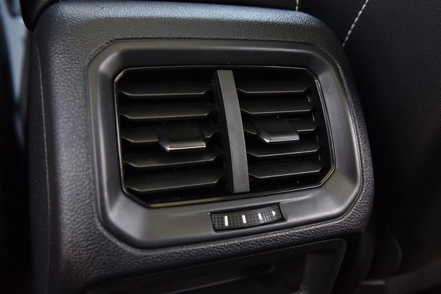 Volkswagen Taos Vehicle Image 23