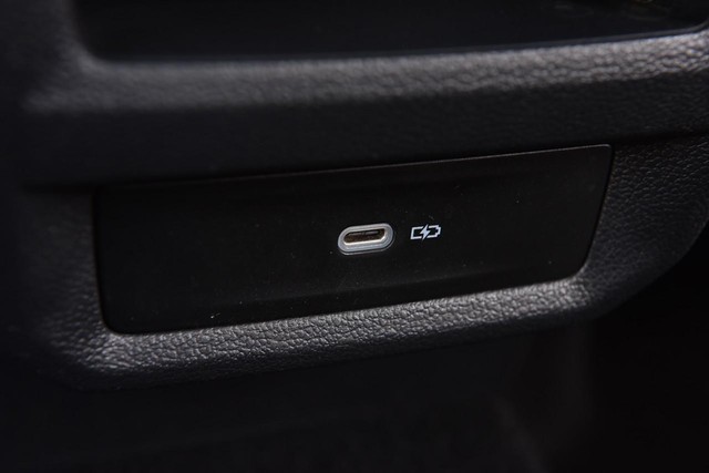 Volkswagen Taos Vehicle Image 24