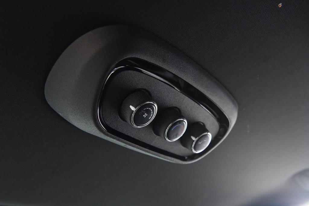 Dodge Durango Vehicle Full-screen Gallery Image 26