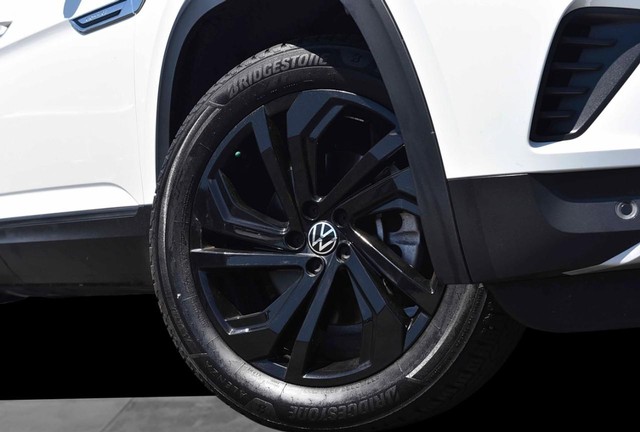 Volkswagen Atlas Cross Sport Vehicle Image 03