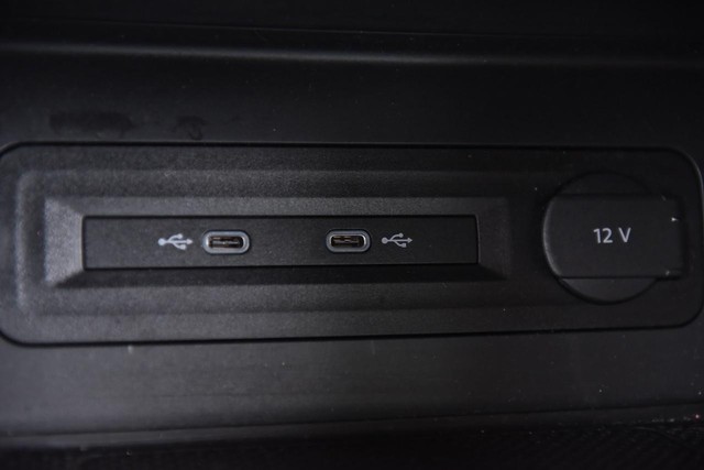 Volkswagen Atlas Cross Sport Vehicle Image 16