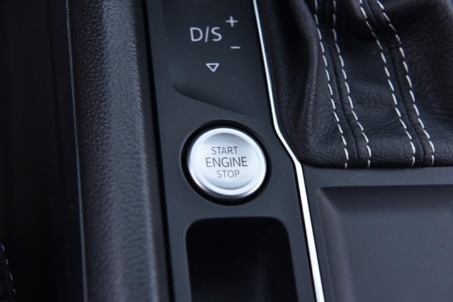 Volkswagen Atlas Cross Sport Vehicle Image 17