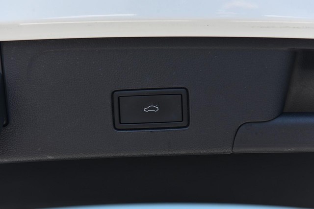 Volkswagen Atlas Cross Sport Vehicle Image 25