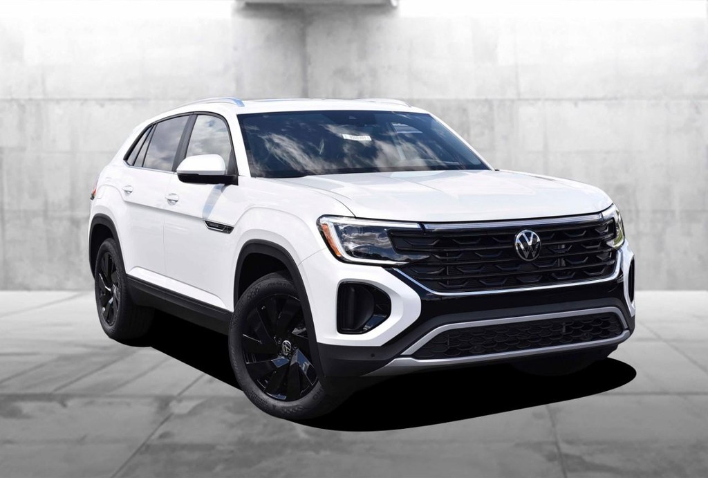 Volkswagen Atlas Cross Sport Vehicle Full-screen Gallery Image 2