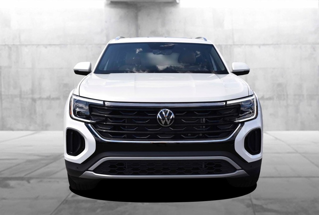 Volkswagen Atlas Cross Sport Vehicle Full-screen Gallery Image 4