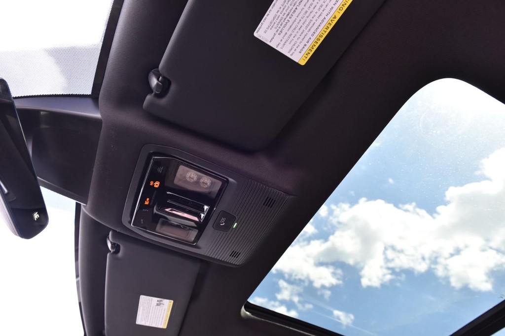 Volkswagen Atlas Cross Sport Vehicle Full-screen Gallery Image 20