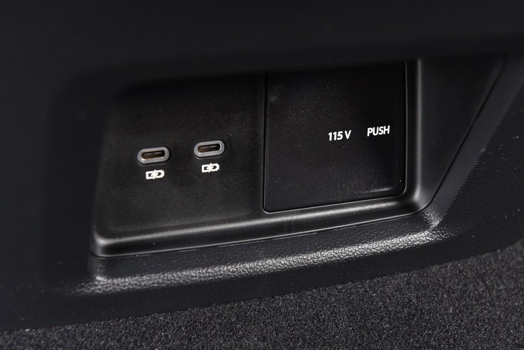 Volkswagen Atlas Cross Sport Vehicle Full-screen Gallery Image 23