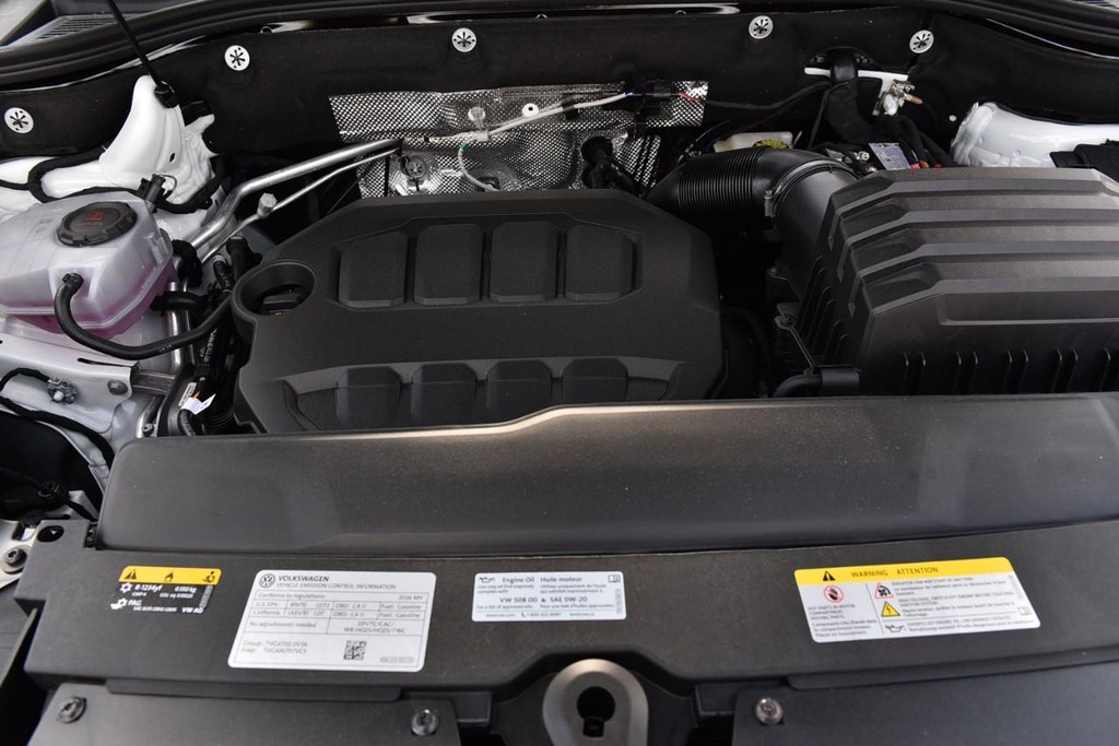 Volkswagen Atlas Cross Sport Vehicle Full-screen Gallery Image 26
