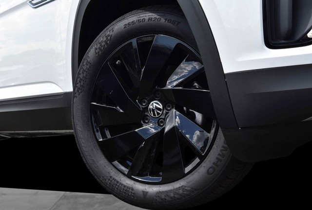 Volkswagen Atlas Cross Sport Vehicle Image 03