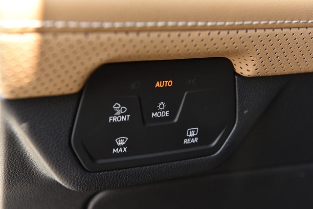 Volkswagen Atlas Cross Sport Vehicle Image 10