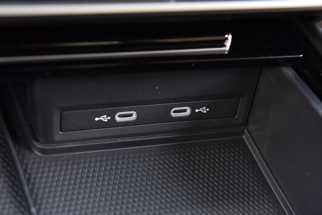 Volkswagen Atlas Cross Sport Vehicle Image 15