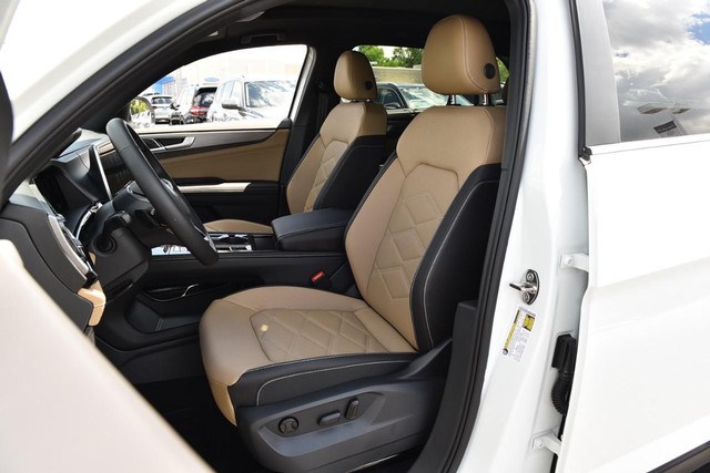 Volkswagen Atlas Cross Sport Vehicle Image 18