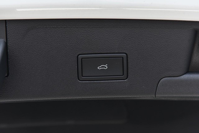 Volkswagen Atlas Cross Sport Vehicle Image 25