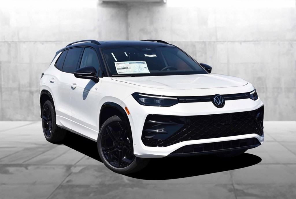 Volkswagen Tiguan Vehicle Full-screen Gallery Image 2