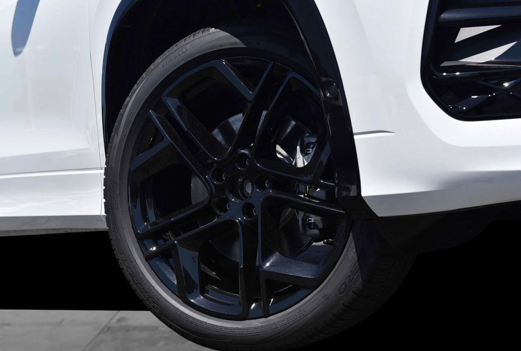 Volkswagen Tiguan Vehicle Full-screen Gallery Image 3