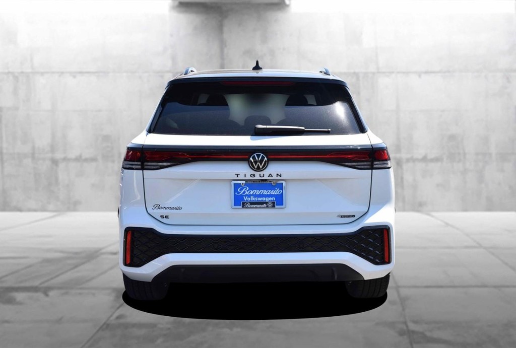 Volkswagen Tiguan Vehicle Full-screen Gallery Image 6