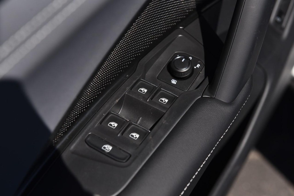 Volkswagen Tiguan Vehicle Full-screen Gallery Image 8